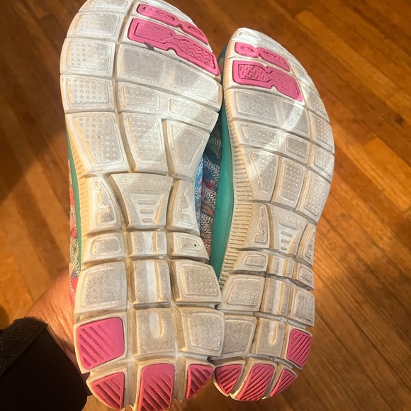 Skechers Lightweight Memory Foam Women’s Sneakers Size 7 Comfort Shoes Tropical - Picture 7 of 7